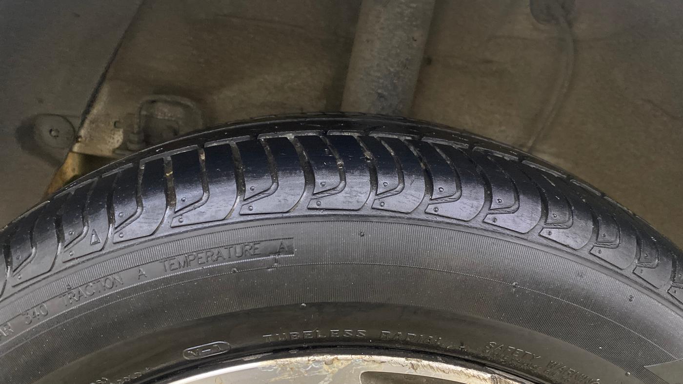 2015 Hyundai Xcent SX AT 1.2 (O), Petrol, Automatic, 85,463 km, Right Rear Tyre Tread