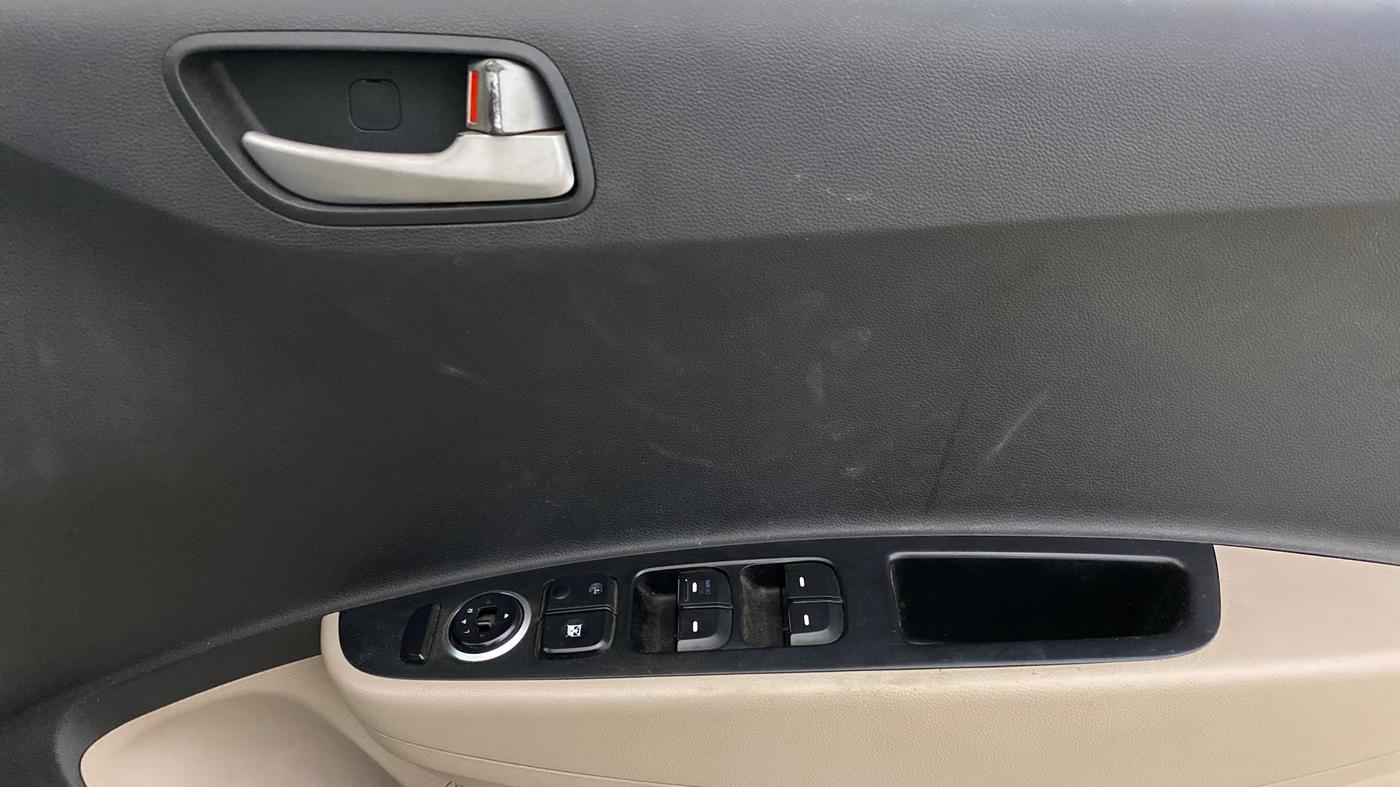 2015 Hyundai Xcent SX AT 1.2 (O), Petrol, Automatic, 85,463 km, Driver Side Door Panels Control