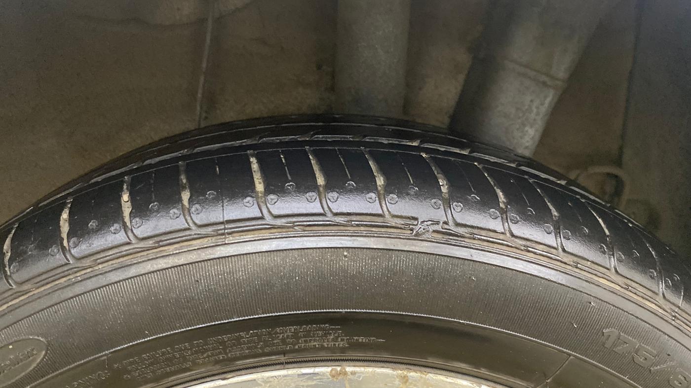 2015 Hyundai Xcent SX AT 1.2 (O), Petrol, Automatic, 85,463 km, Left Rear Tyre Tread