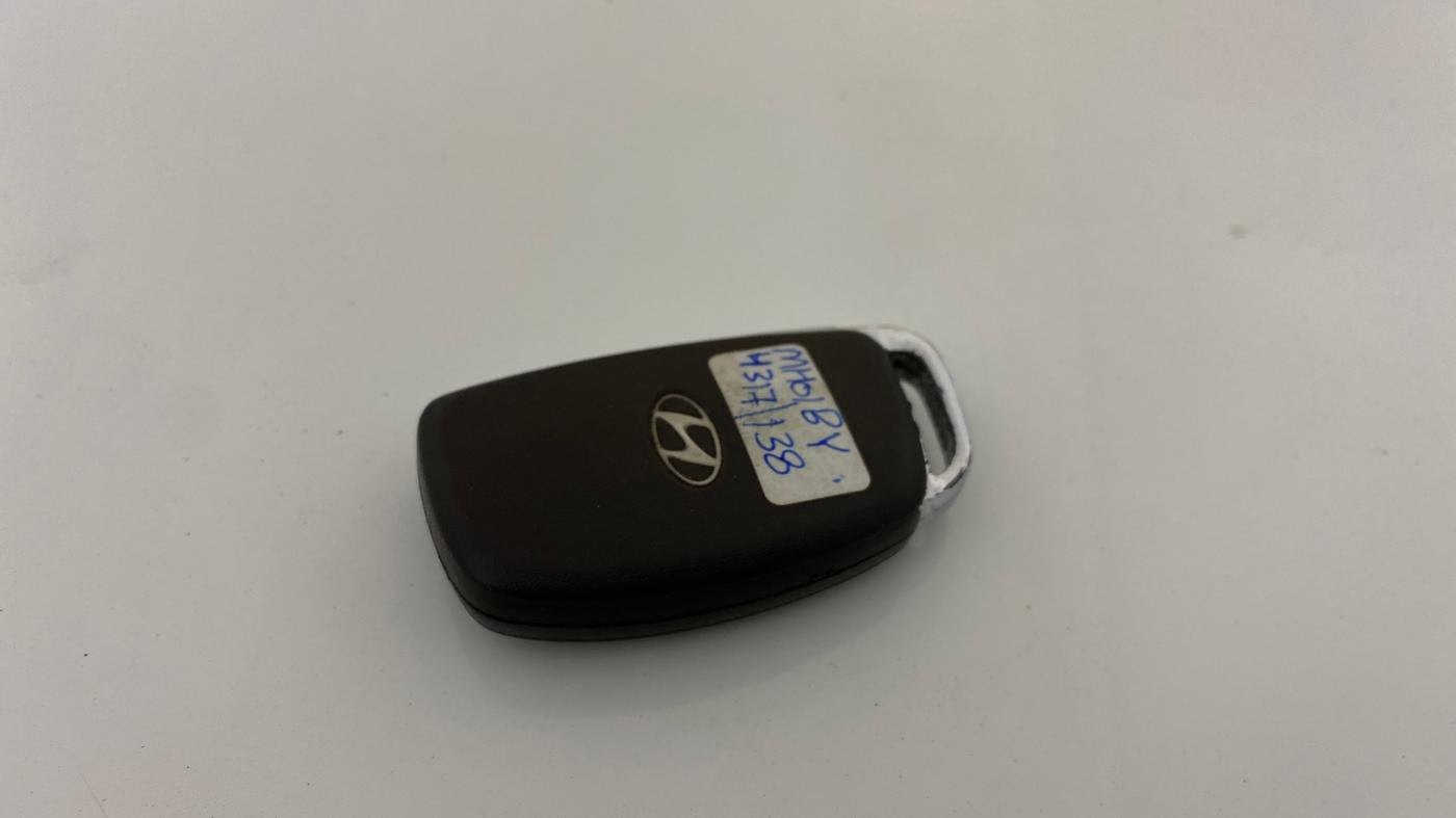 2015 Hyundai Xcent SX AT 1.2 (O), Petrol, Automatic, 85,463 km, Key Close Up