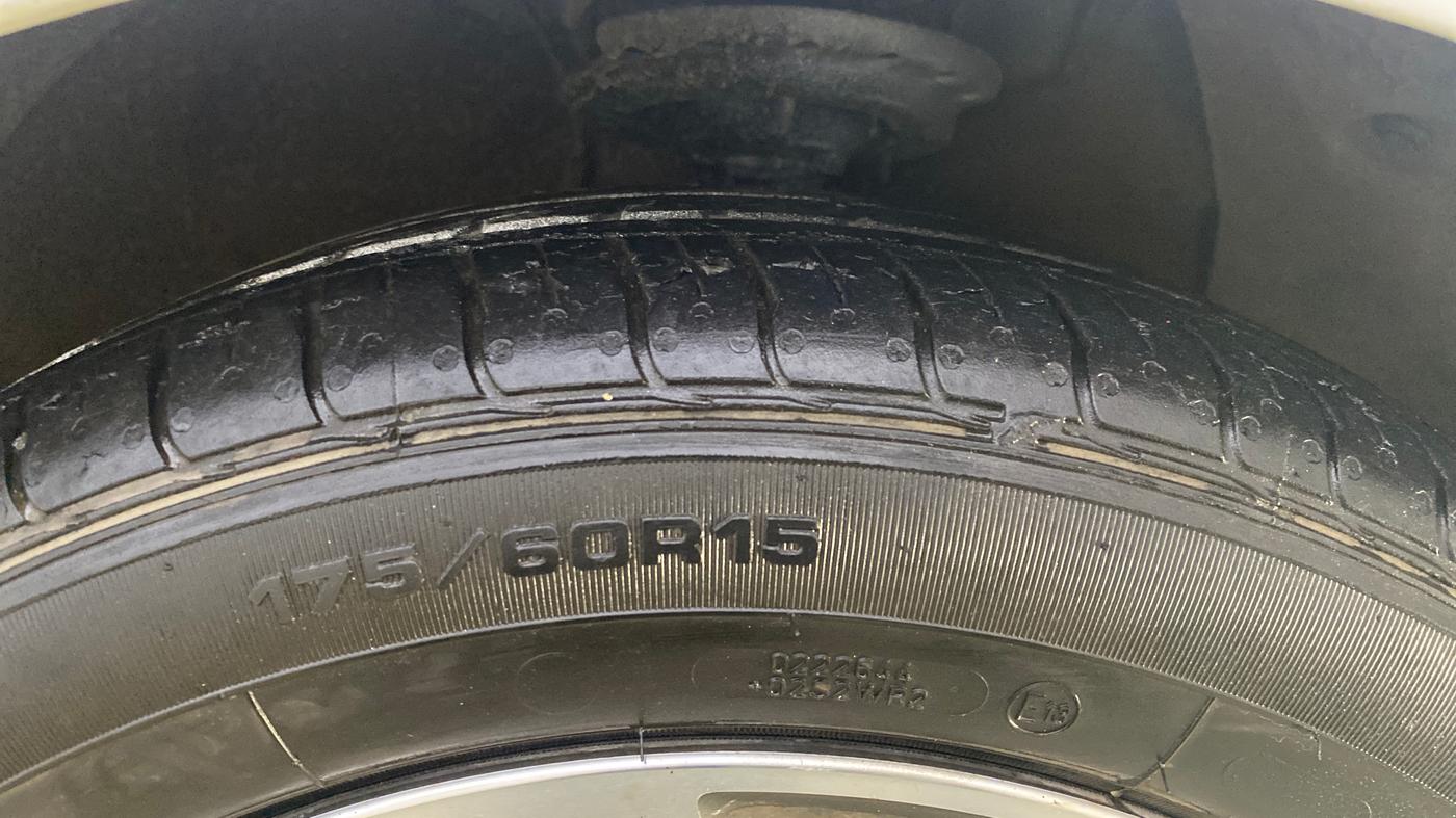 2015 Hyundai Xcent SX AT 1.2 (O), Petrol, Automatic, 85,463 km, Right Front Tyre Tread