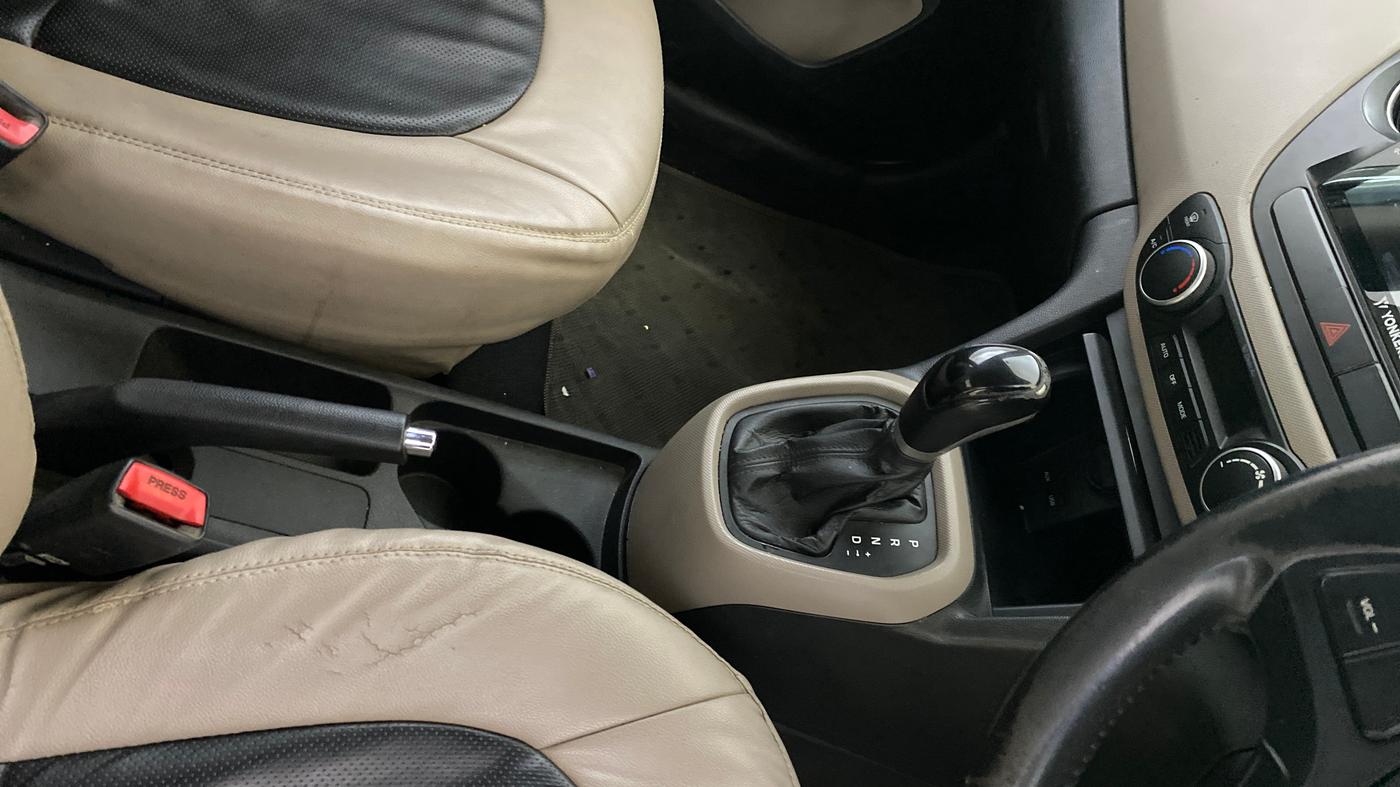 2015 Hyundai Xcent SX AT 1.2 (O), Petrol, Automatic, 85,463 km, Gear Lever