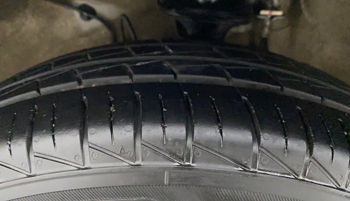 2022 Maruti Alto LXI OPT CNG, CNG, Manual, 25,878 km, Left Front Tyre Tread