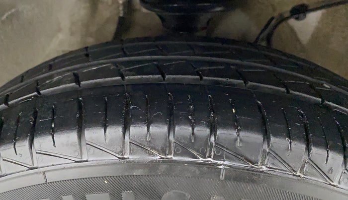 2022 Maruti Alto LXI OPT CNG, CNG, Manual, 25,878 km, Right Front Tyre Tread