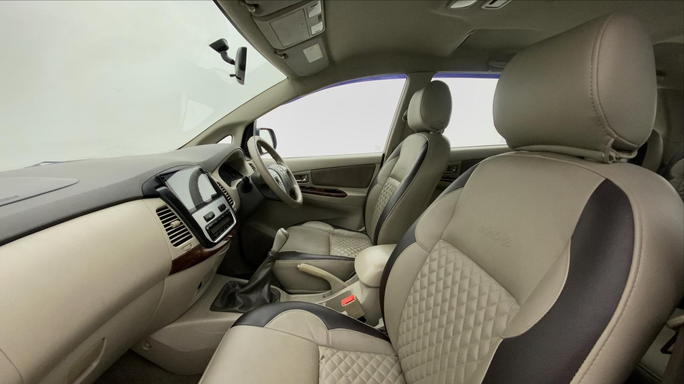2014 Toyota Innova 2.5 VX 7 STR BS IV, Diesel, Manual, 1,11,630 km, Right Side Front Door Cabin