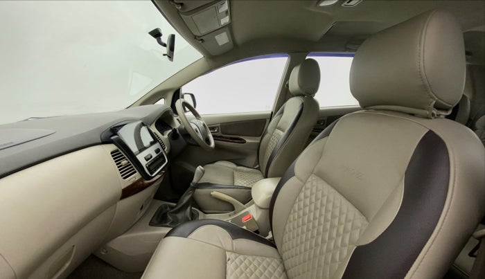 2014 Toyota Innova 2.5 VX 7 STR BS IV, Diesel, Manual, 1,11,630 km, Right Side Front Door Cabin