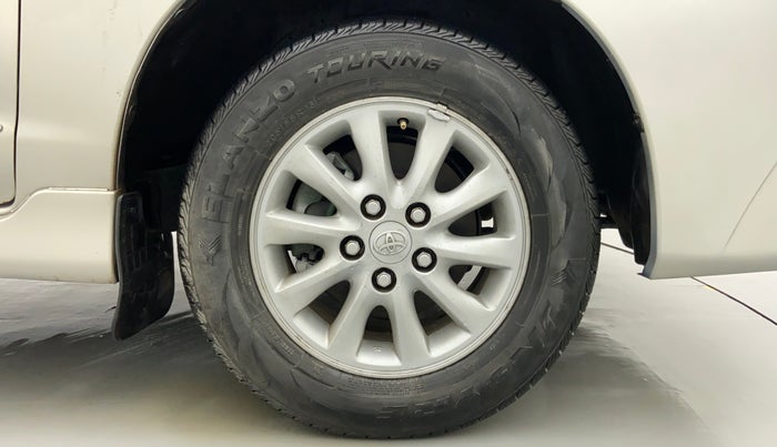 2014 Toyota Innova 2.5 VX 7 STR BS IV, Diesel, Manual, 1,11,630 km, Right Front Wheel