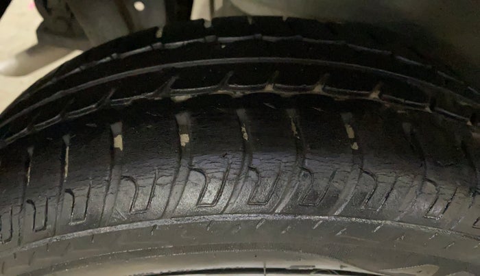 2016 Maruti Wagon R 1.0 VXI, CNG, Manual, 33,809 km, Right Rear Tyre Tread