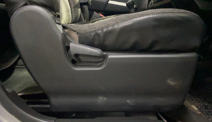 2016 Maruti Wagon R 1.0 VXI, CNG, Manual, 33,809 km, Driver Side Adjustment Panel