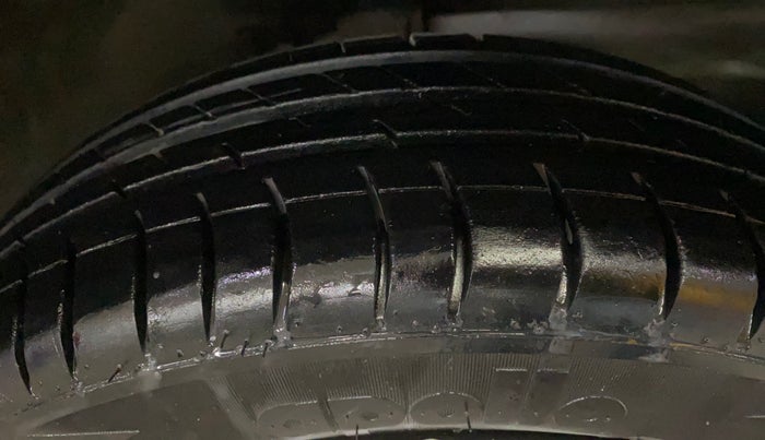 2016 Maruti Wagon R 1.0 VXI, CNG, Manual, 33,809 km, Right Front Tyre Tread