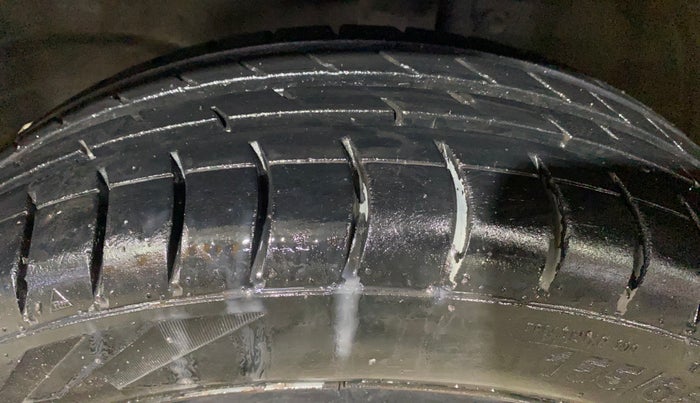 2016 Maruti Wagon R 1.0 VXI, CNG, Manual, 33,809 km, Left Front Tyre Tread