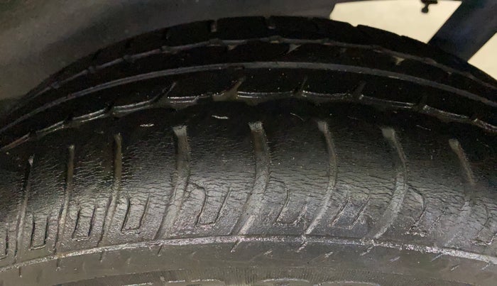 2016 Maruti Wagon R 1.0 VXI, CNG, Manual, 33,809 km, Left Rear Tyre Tread