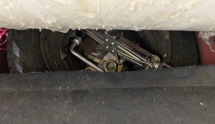 2013 Honda Brio S MT, CNG, Manual, 98,861 km, Spare Tyre