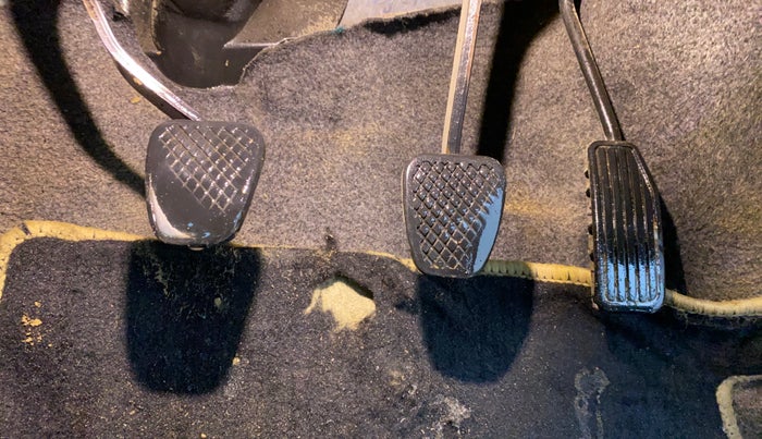 2013 Honda Brio S MT, CNG, Manual, 98,861 km, Pedals