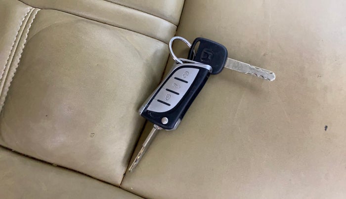 2013 Honda Brio S MT, CNG, Manual, 98,861 km, Key Close Up