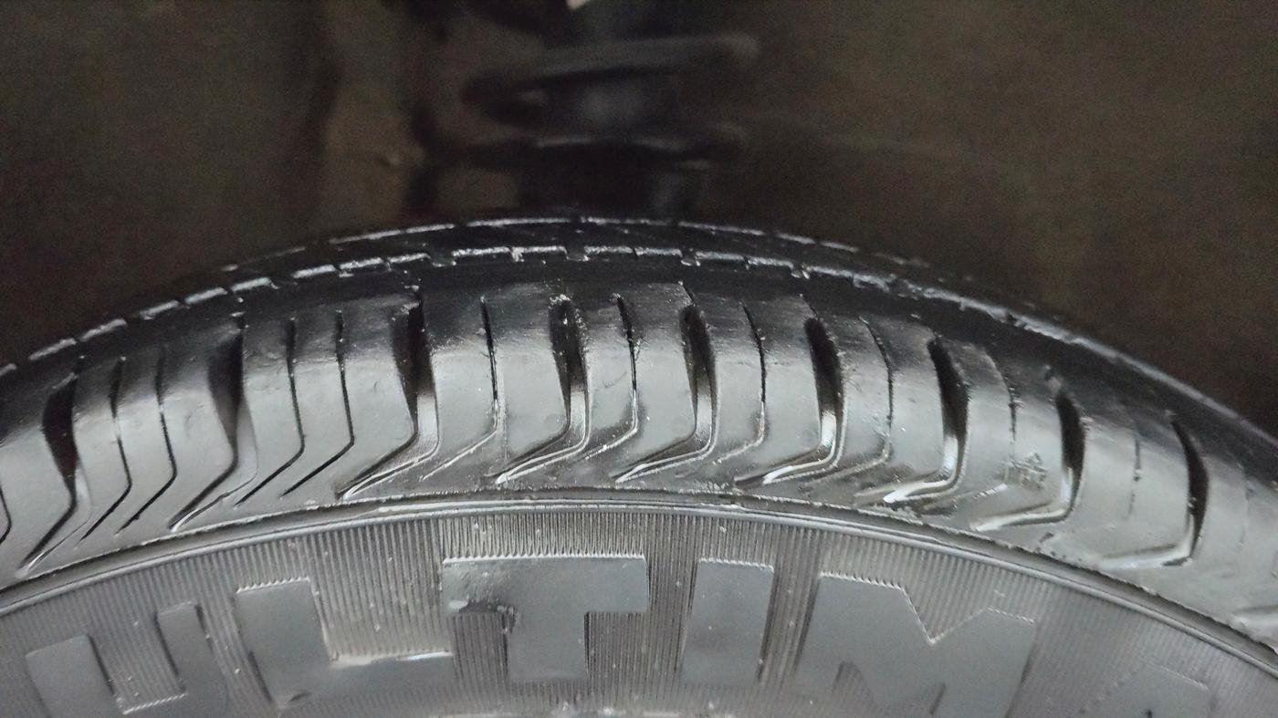 2014 Maruti Alto 800 LXI CNG, CNG, Manual, 1,34,395 km, Right Front Tyre Tread