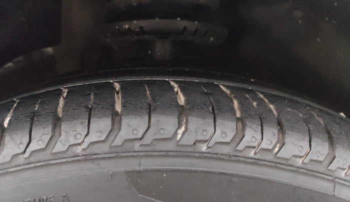 2017 Volkswagen Ameo HIGHLINE1.5L, Diesel, Manual, 86,048 km, Right Front Tyre Tread