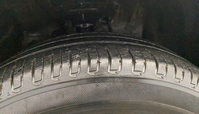 2020 Hyundai Elite i20 SPORTZ PLUS 1.2 DUAL TONE, Petrol, Manual, 27,176 km, Right Front Tyre Tread