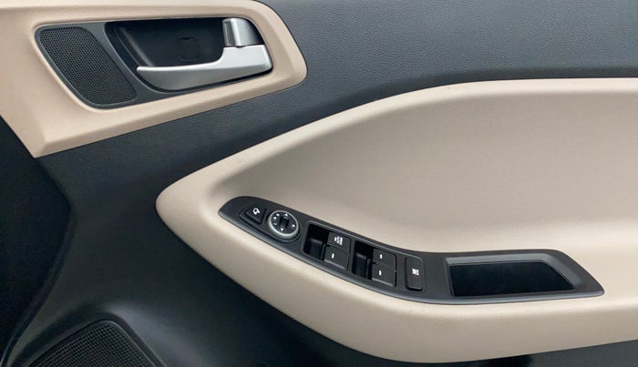 2020 Hyundai Elite i20 SPORTZ PLUS 1.2 DUAL TONE, Petrol, Manual, 27,176 km, Driver Side Door Panels Control