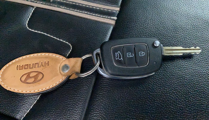 2020 Hyundai Elite i20 SPORTZ PLUS 1.2 DUAL TONE, Petrol, Manual, 27,176 km, Key Close Up