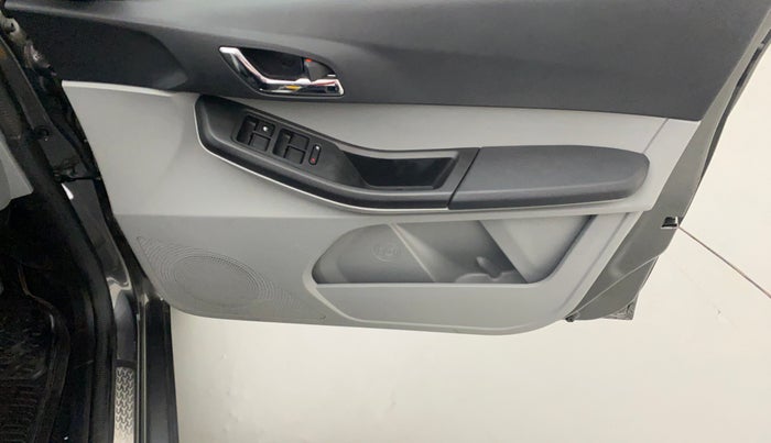 2020 Tata Tiago XZ+ 1.2 Revotron, Petrol, Manual, 10,211 km, Driver Side Door Panels Control