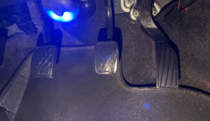 2016 Maruti Swift VXI, Petrol, Manual, 67,154 km, Pedals