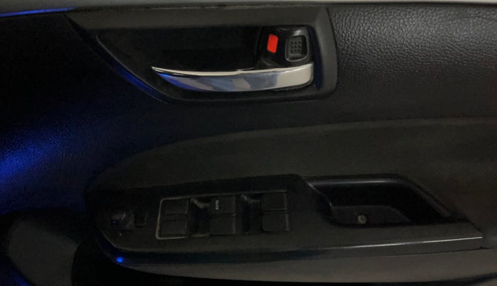2016 Maruti Swift VXI, Petrol, Manual, 67,154 km, Driver Side Door Panels Control