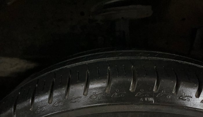 2016 Maruti Swift VXI, Petrol, Manual, 67,154 km, Right Front Tyre Tread