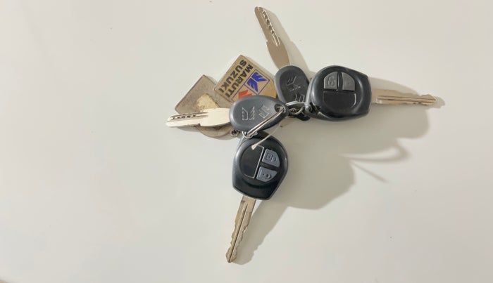 2016 Maruti Swift VXI, Petrol, Manual, 67,154 km, Key Close Up