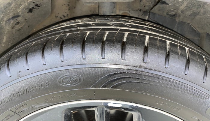 2021 MG HECTOR PLUS SELECT 2.0 DIESEL TURBO MT 7-STR, Diesel, Manual, 72,419 km, Right Front Tyre Tread