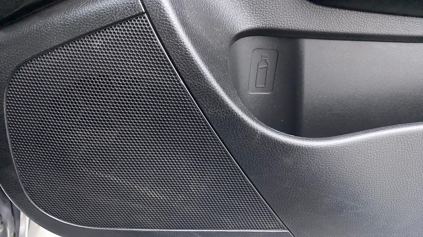 2017 Maruti Swift ZXI D, Petrol, Manual, 51,579 km, Speaker