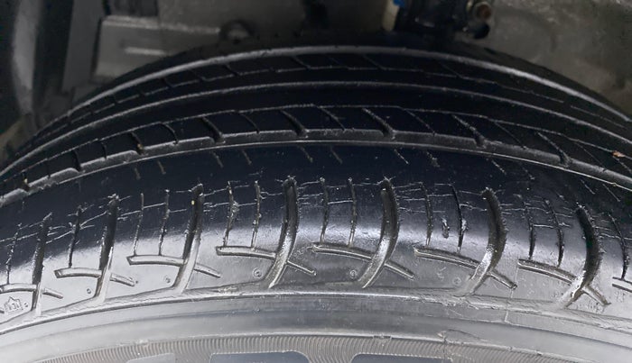 2017 Maruti Swift ZXI D, Petrol, Manual, 51,579 km, Left Front Tyre Tread
