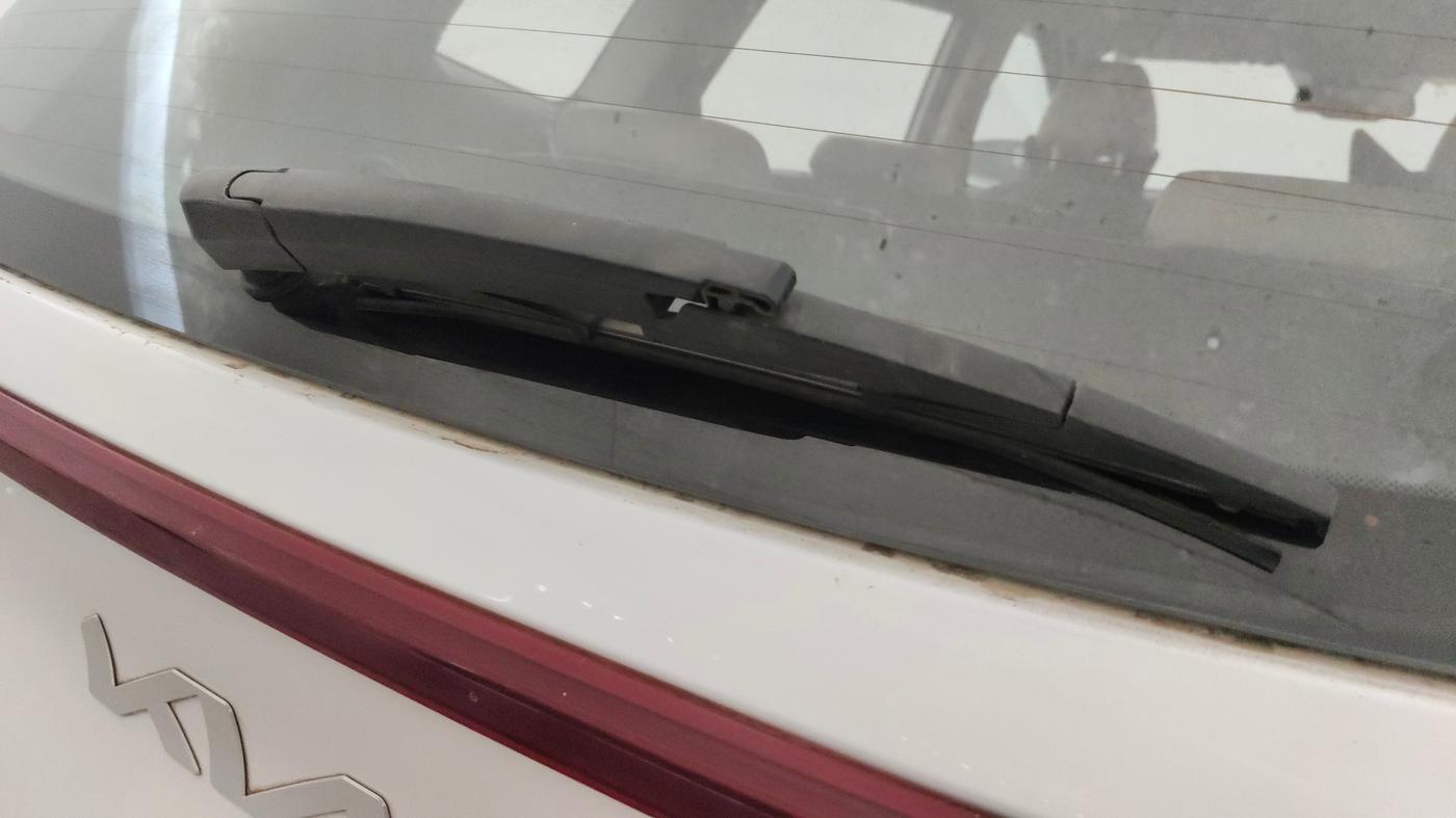 2022 KIA CARENS LUXURY PLUS 1.5 DIESEL AT 7 STR, Diesel, Automatic, 1,07,572 km, Rear Wiper