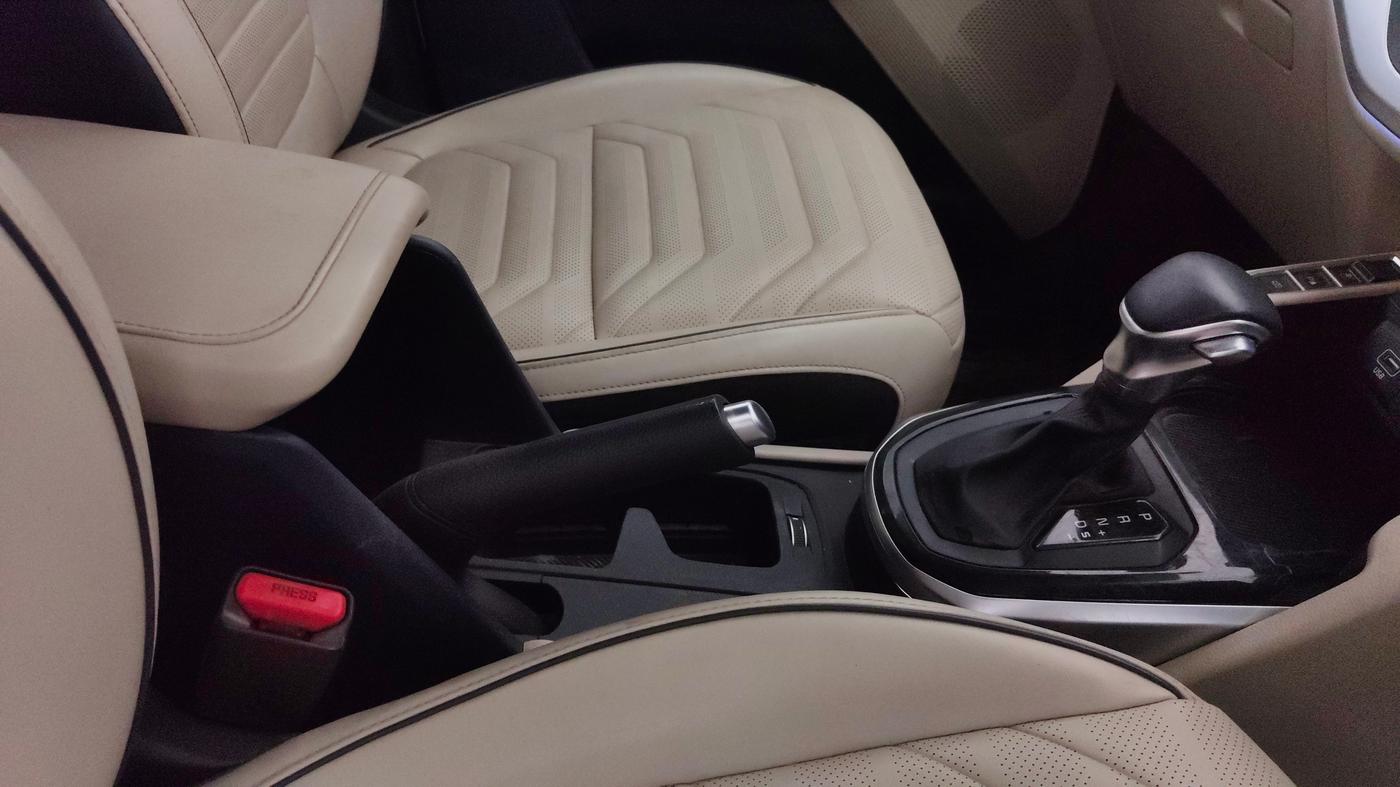 2022 KIA CARENS LUXURY PLUS 1.5 DIESEL AT 7 STR, Diesel, Automatic, 1,07,572 km, Gear Lever