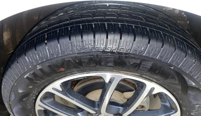2019 Maruti Swift VXI AMT, Petrol, Automatic, 26,116 km, Right Front Tyre Tread