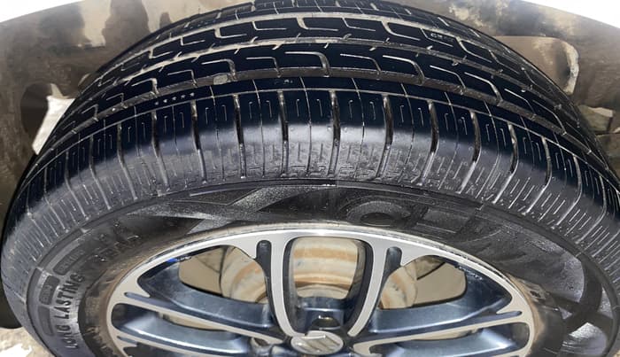 2019 Maruti Swift VXI AMT, Petrol, Automatic, 26,116 km, Right Rear Tyre Tread