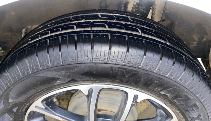 2019 Maruti Swift VXI AMT, Petrol, Automatic, 26,116 km, Left Rear Tyre Tread