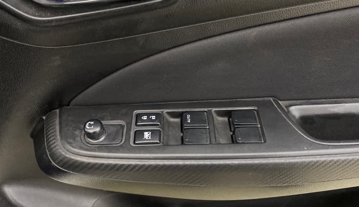2019 Maruti Swift VXI AMT, Petrol, Automatic, 26,116 km, Driver Side Door Panels Control