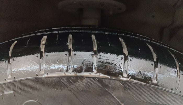 2017 Maruti Ciaz DELTA 1.4 MT PETROL, Petrol, Manual, 70,728 km, Right Front Tyre Tread