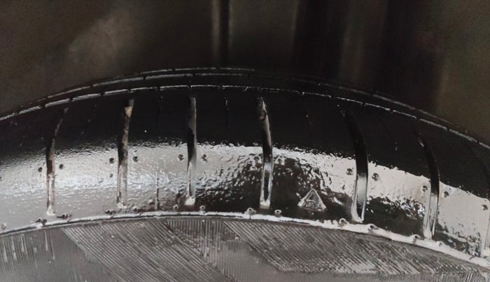 2017 Maruti Ciaz DELTA 1.4 MT PETROL, Petrol, Manual, 70,728 km, Left Rear Tyre Tread