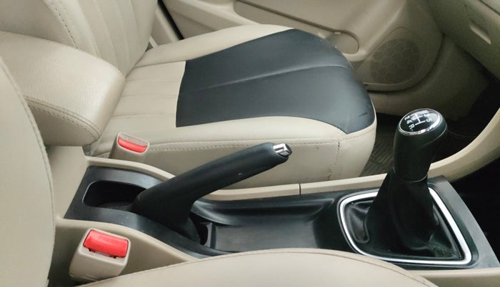 2017 Maruti Ciaz DELTA 1.4 MT PETROL, Petrol, Manual, 70,728 km, Gear Lever