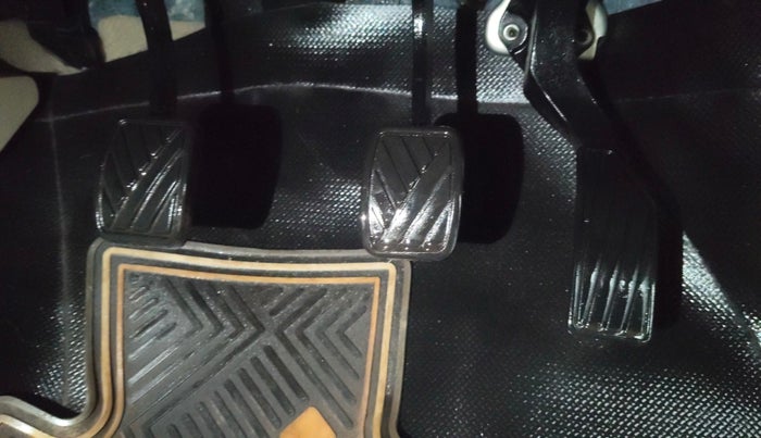 2017 Maruti Ciaz DELTA 1.4 MT PETROL, Petrol, Manual, 70,728 km, Pedals