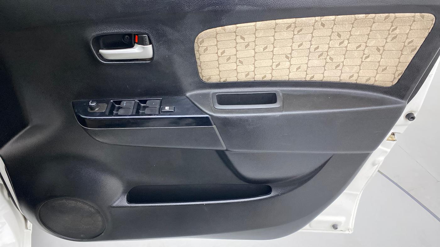 2018 Maruti Wagon R 1.0 VXI, Petrol, Manual, 48,773 km, Driver Side Door Panels Control