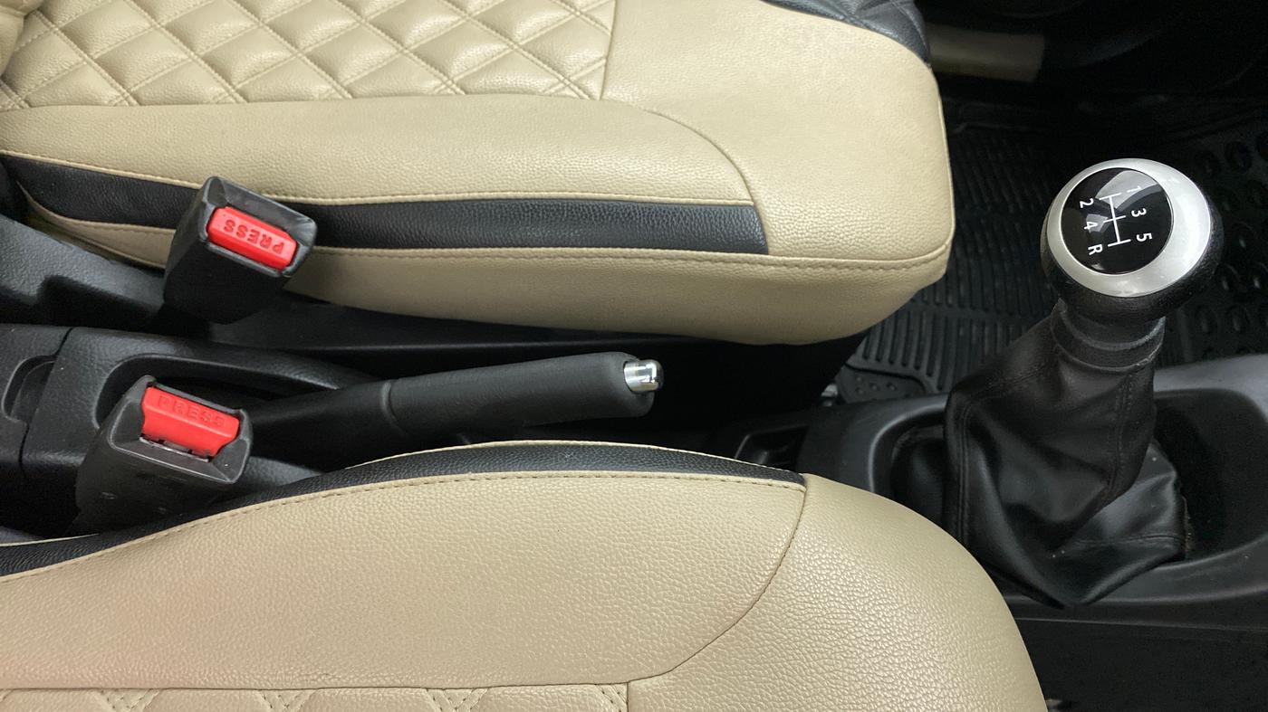2018 Maruti Wagon R 1.0 VXI, Petrol, Manual, 48,773 km, Gear Lever