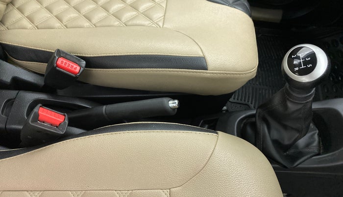 2018 Maruti Wagon R 1.0 VXI, Petrol, Manual, 48,773 km, Gear Lever
