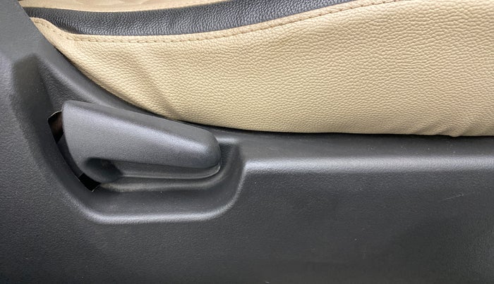 2018 Maruti Wagon R 1.0 VXI, Petrol, Manual, 48,773 km, Driver Side Adjustment Panel