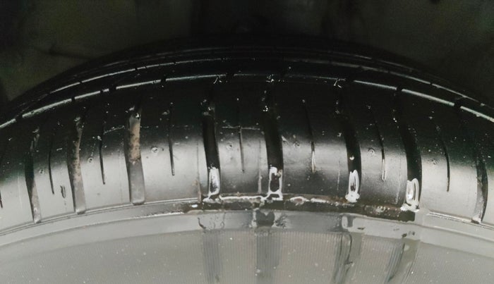 2015 Honda City 1.5L I-VTEC VX CVT, Petrol, Automatic, 1,05,614 km, Left Front Tyre Tread