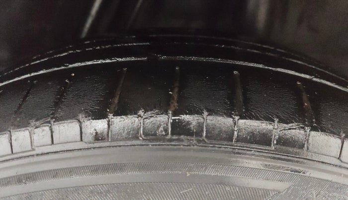 2015 Honda City 1.5L I-VTEC VX CVT, Petrol, Automatic, 1,05,614 km, Left Rear Tyre Tread