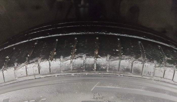 2015 Honda City 1.5L I-VTEC VX CVT, Petrol, Automatic, 1,05,614 km, Right Front Tyre Tread