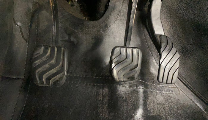 2020 Renault TRIBER RXZ, Petrol, Manual, 75,385 km, Pedals